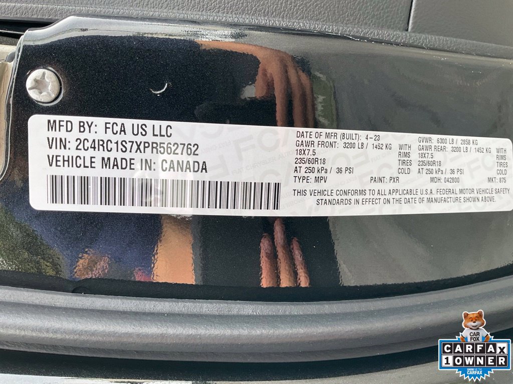 Used 2023 Chrysler Pacifica Limited w/ Uconnect Theater Family Group FWD image 23