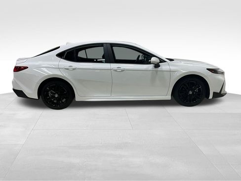 Used 2026 Toyota Camry SE FWD image 3