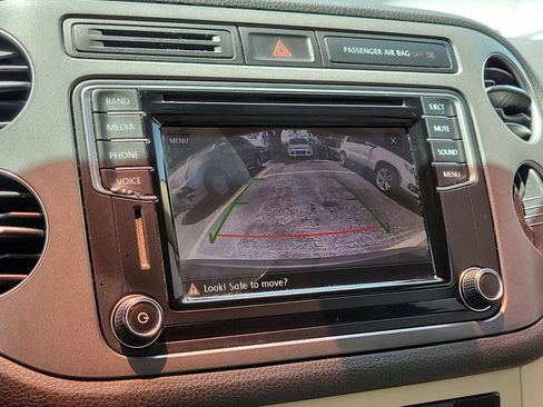 Used 2017 Volkswagen Tiguan S FWD image 24