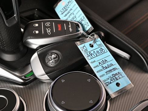 New 2025 Alfa Romeo Giulia w/ Driving Assist Package image 15