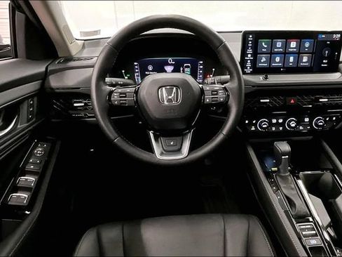 Used 2025 Honda Accord Touring image 6