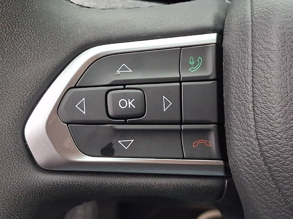 Used 2023 Jeep Compass Latitude AWD/4WD image 21