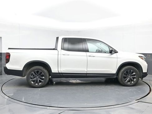 Used 2021 Honda Ridgeline Sport image 11