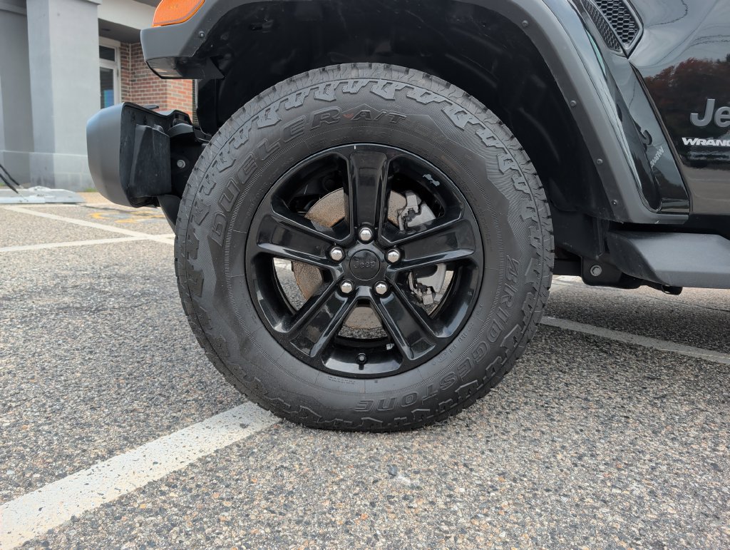 Used 2023 Jeep Wrangler Unlimited Sahara AWD/4WD image 30