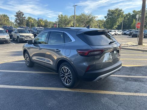 New 2025 Ford Escape SE image 4