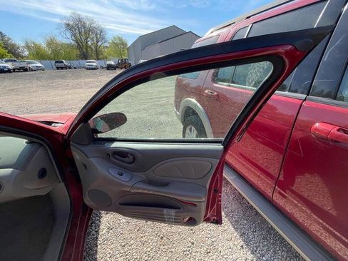 Used 2004 Pontiac Bonneville SLE w/ Premier Edition FWD image 30