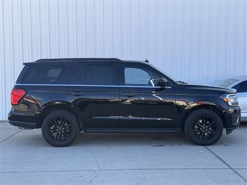 Used 2022 Ford Expedition XLT image 3