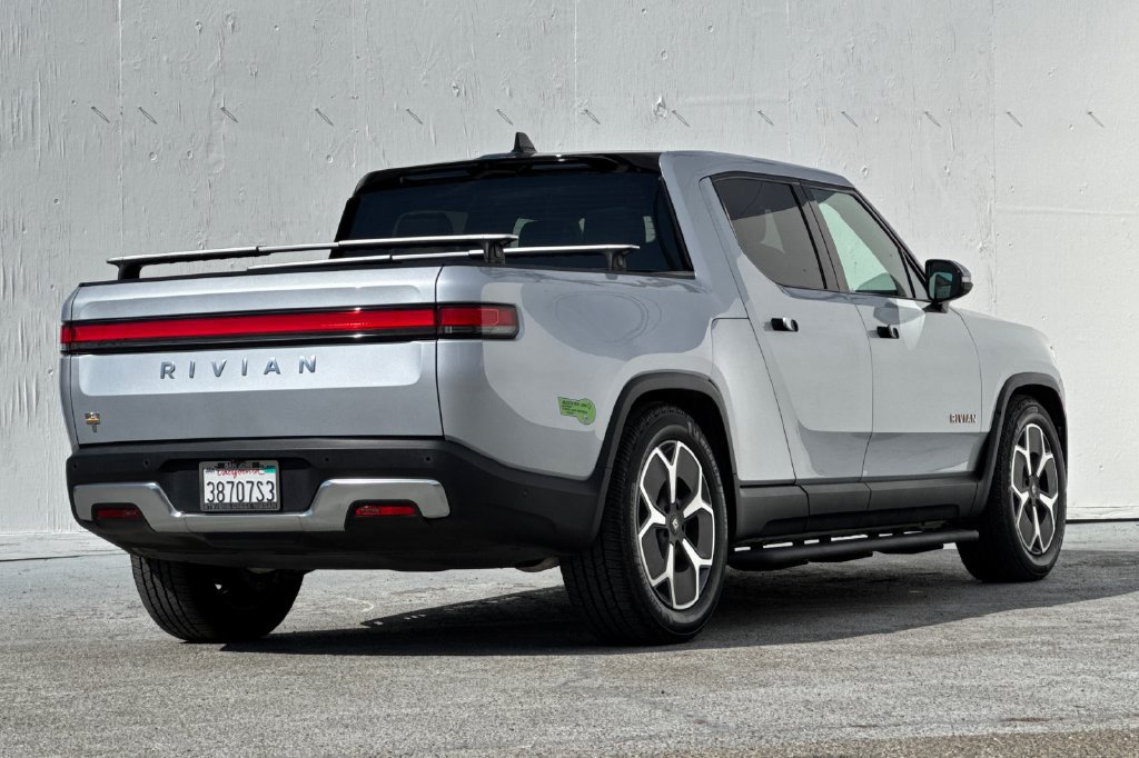Used 2022 Rivian R1T Adventure AWD/4WD image 3