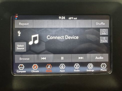 Used 2020 Jeep Cherokee Latitude Plus image 12