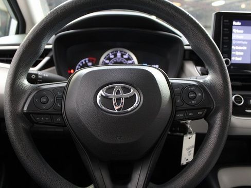 Used 2022 Toyota Corolla LE image 17