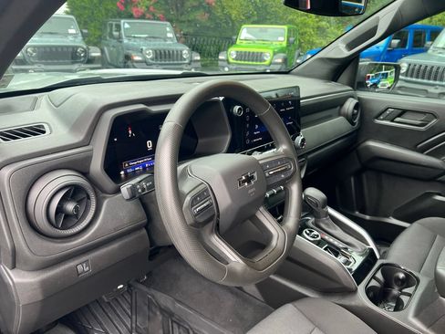 Used 2023 Chevrolet Colorado Trail Boss AWD/4WD image 17