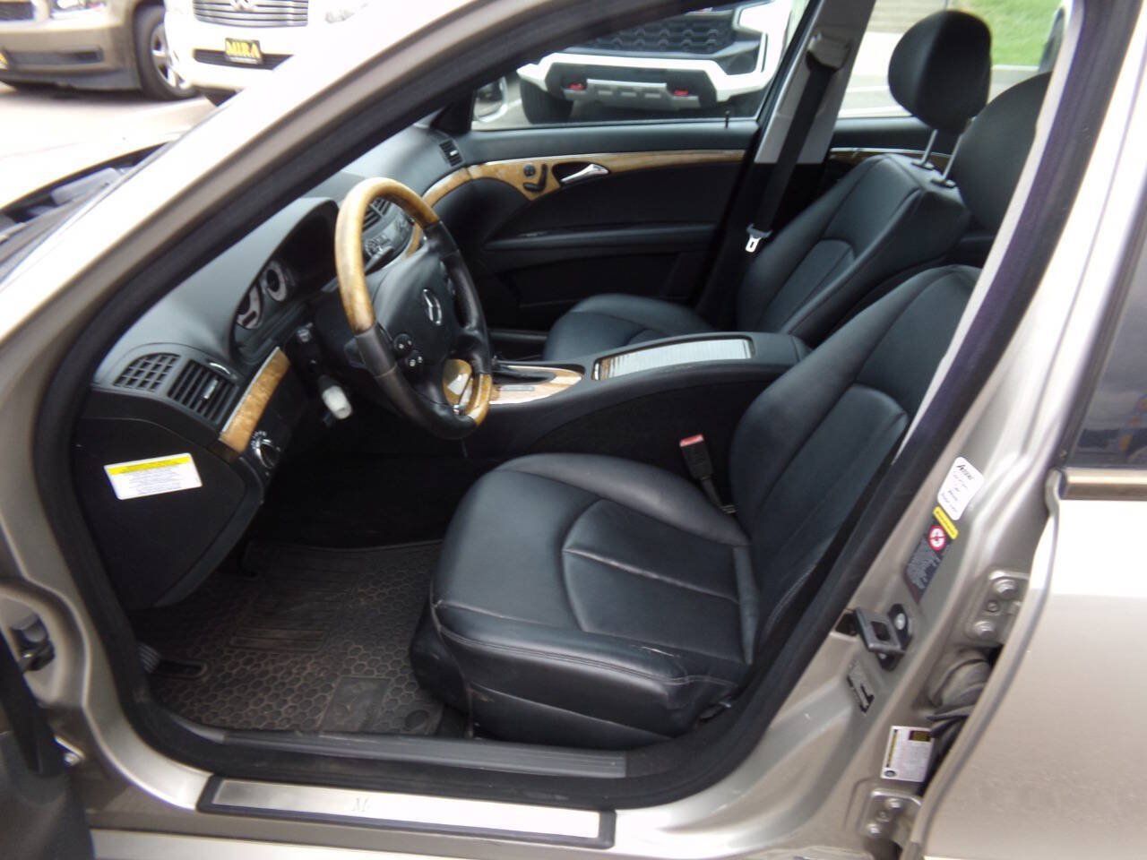 Used 2008 Mercedes-Benz E 350 4MATIC Sedan image 10