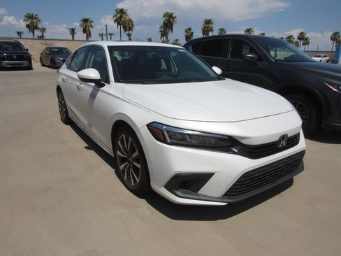 Used 2023 Honda Civic EX image 2