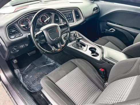 Used 2022 Dodge Challenger SXT image 11