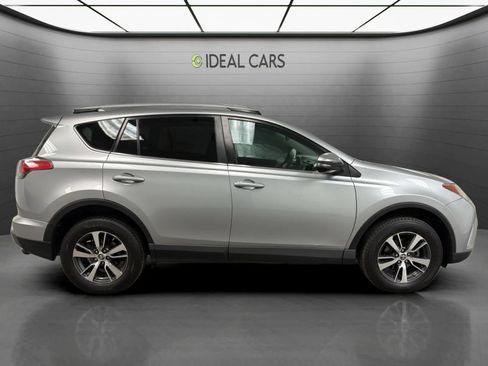 Used 2016 Toyota RAV4 XLE AWD/4WD image 4