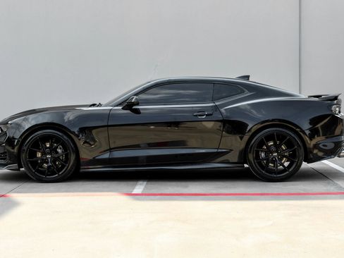 Used 2019 Chevrolet Camaro SS RWD image 9