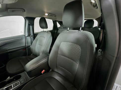 Used 2025 Ford Escape Active AWD/4WD image 19