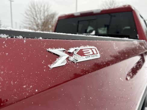 Used 2019 GMC Sierra 1500 SLT w/ SLT Premium Plus Package image 31