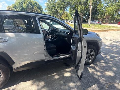 Used 2023 Toyota RAV4 LE AWD/4WD image 12