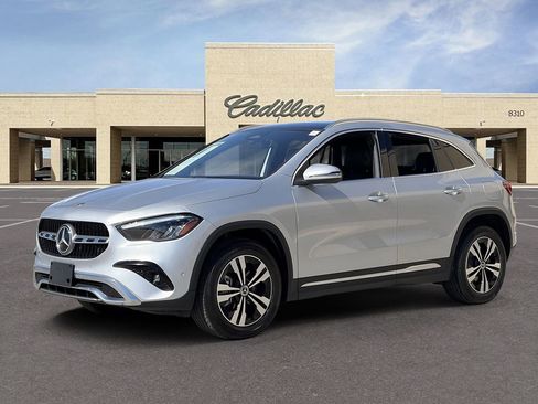 Used 2025 Mercedes-Benz GLA 250 4MATIC image 32