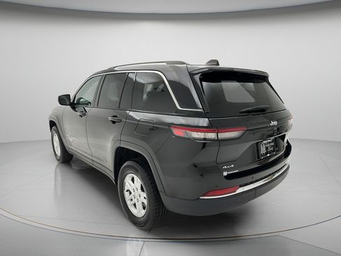 Used 2023 Jeep Grand Cherokee Laredo AWD/4WD image 5