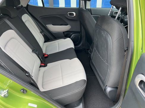 Used 2024 Hyundai Venue SEL image 15