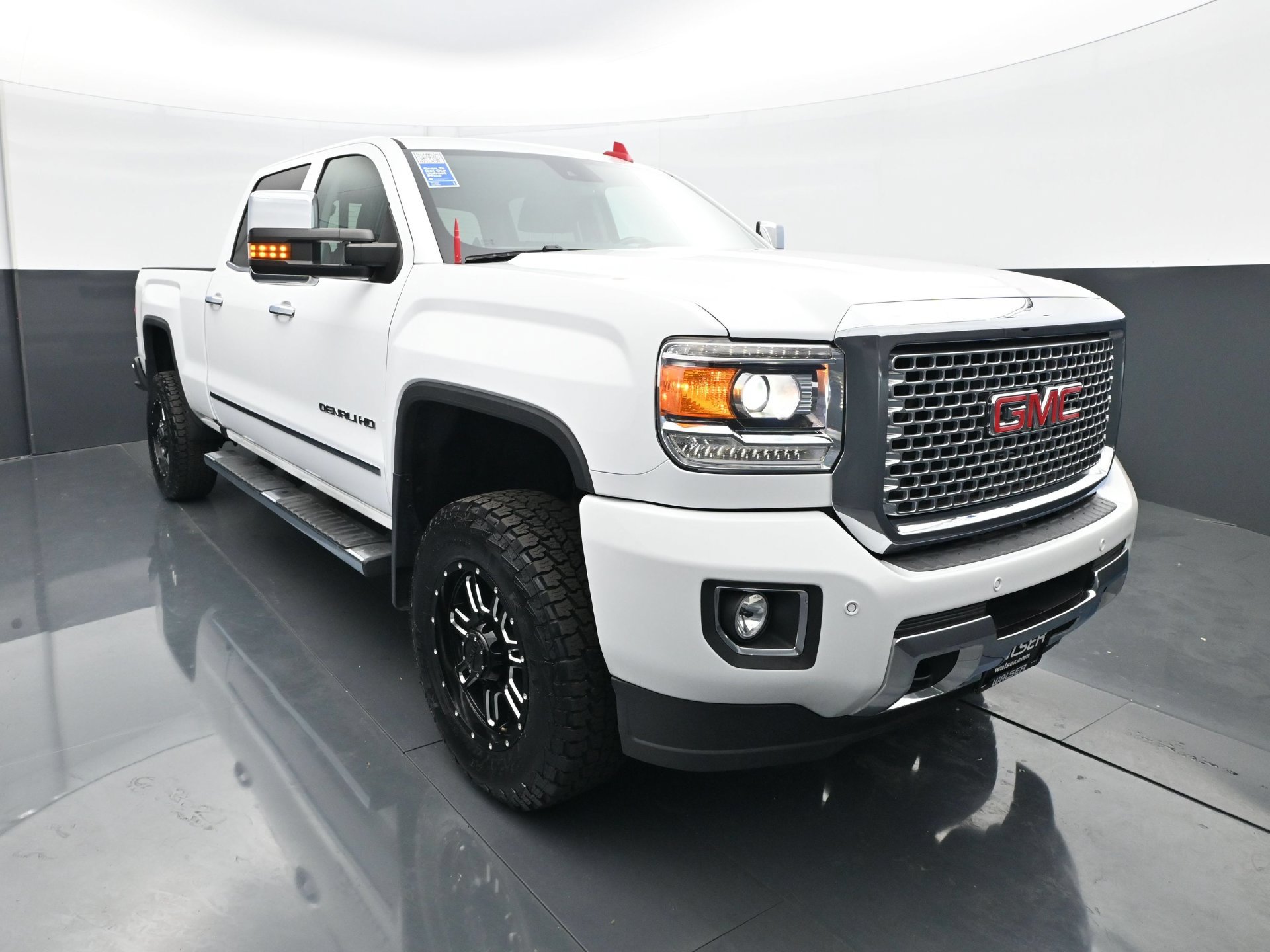 Used 2016 GMC Sierra 2500 Denali w/ Driver Alert Package AWD/4WD image 11