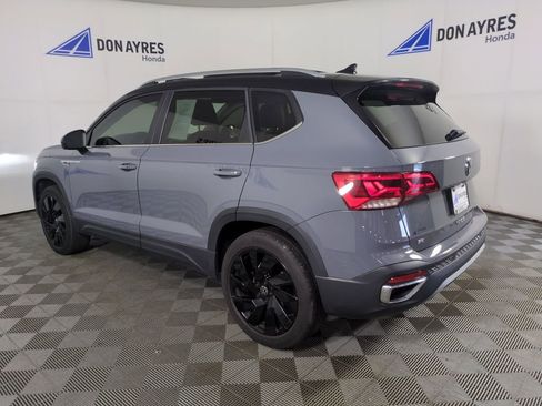 Used 2024 Volkswagen Taos SE w/ Panoramic Sunroof Package AWD/4WD image 3