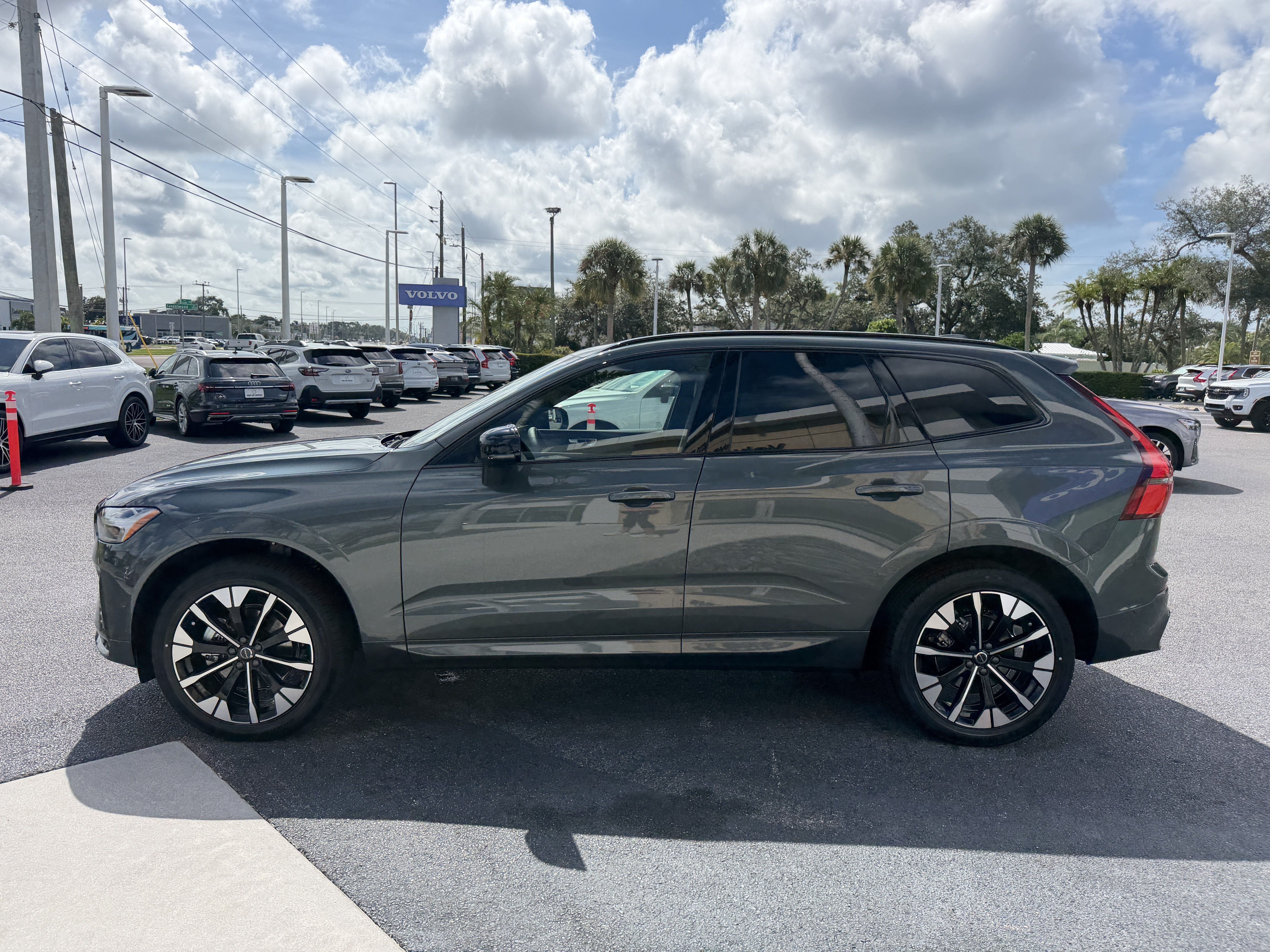 New 2027 Volvo XC60 B5 Plus AWD/4WD image 6