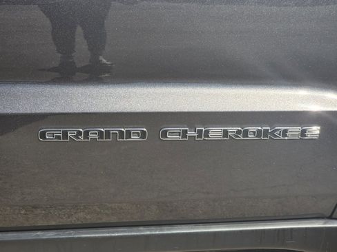 Used 2019 Jeep Grand Cherokee Limited image 37