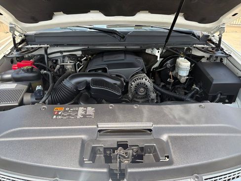 Used 2012 Cadillac Escalade Luxury RWD image 42