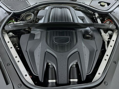 Used 2023 Porsche Panamera 4 Platinum Edition image 31
