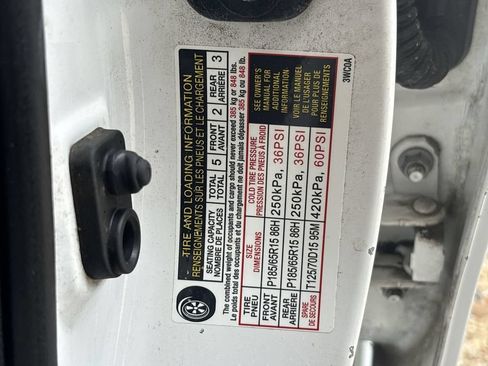 Used 2013 Nissan Versa FWD image 32