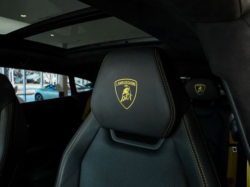 Used 2024 Lamborghini Urus S image 32