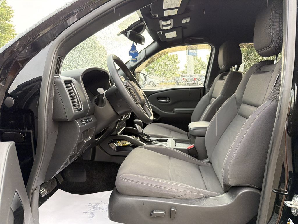 Used 2023 Nissan Frontier SV w/ Midnight Edition Package AWD/4WD image 11
