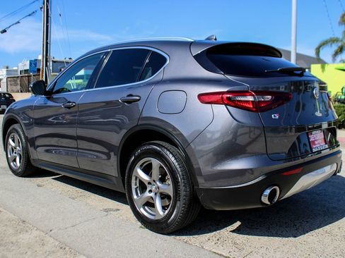 Used 2018 Alfa Romeo Stelvio AWD image 3