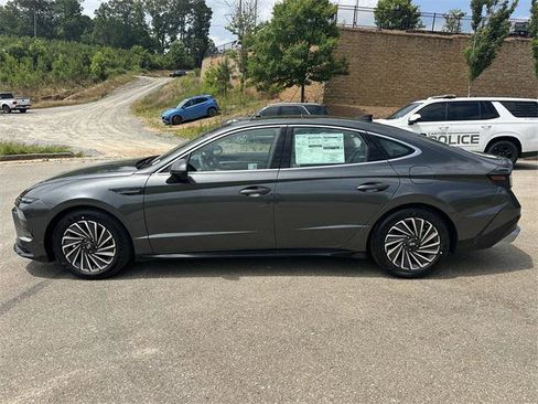 New 2025 Hyundai Sonata Limited image 2