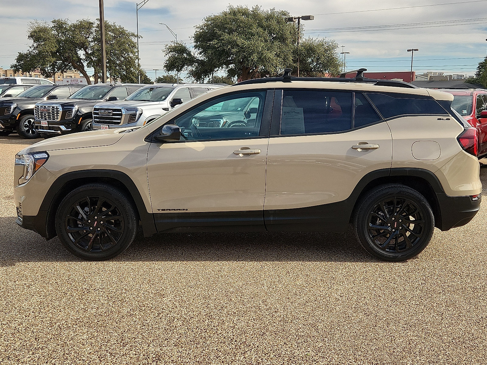 Used 2023 GMC Terrain SLE w/ Driver Convenience Package FWD image 2