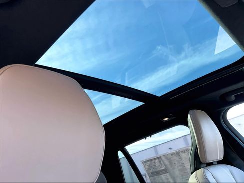 New 2026 Volvo XC90 T8 Ultra w/ Lounge Package image 30