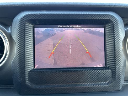 Used 2018 Jeep Wrangler Unlimited Sahara w/ Cold Weather Group image 13