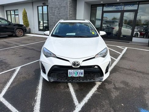 Used 2018 Toyota Corolla SE w/ SE Premium Package image 2