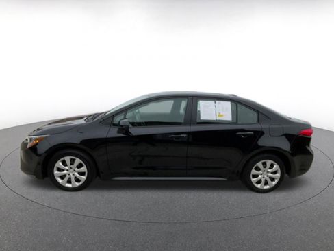 Used 2025 Toyota Corolla LE image 9
