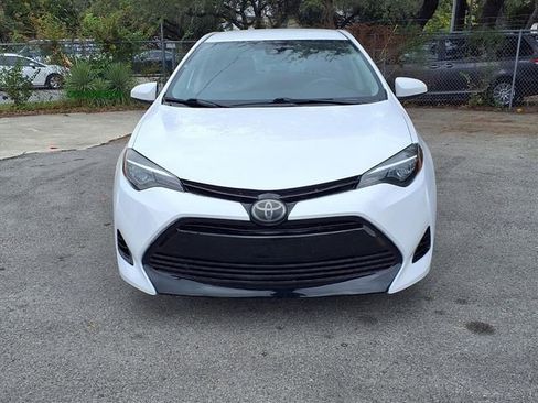 Used 2019 Toyota Corolla LE w/ LE Premium Package image 2
