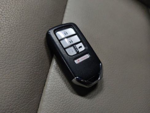 Used 2019 Honda Pilot Touring image 32