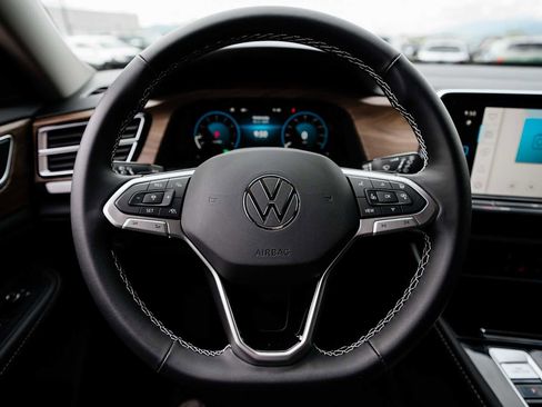 New 2025 Volkswagen Atlas SE image 17