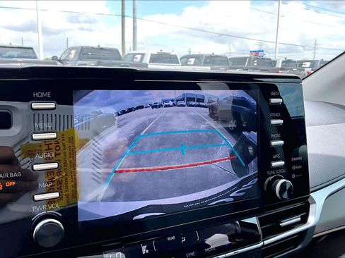 Used 2021 Toyota Sienna XLE FWD image 27