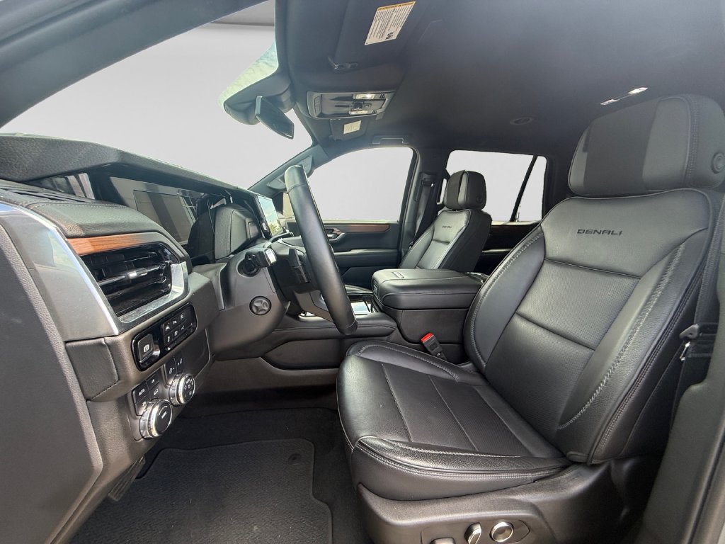 Used 2025 GMC Yukon Denali AWD/4WD image 21