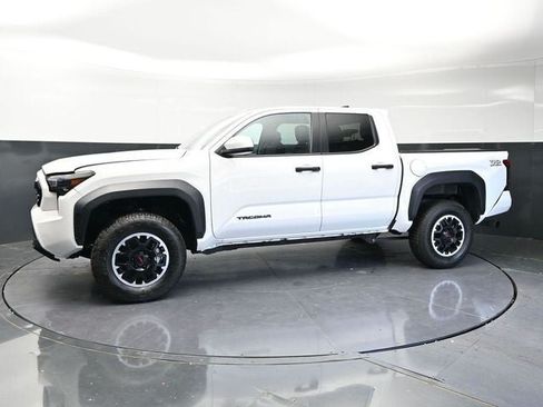 Used 2024 Toyota Tacoma TRD Off-Road AWD/4WD image 9