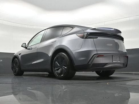 Used 2026 Tesla Model Y 2WD image 24