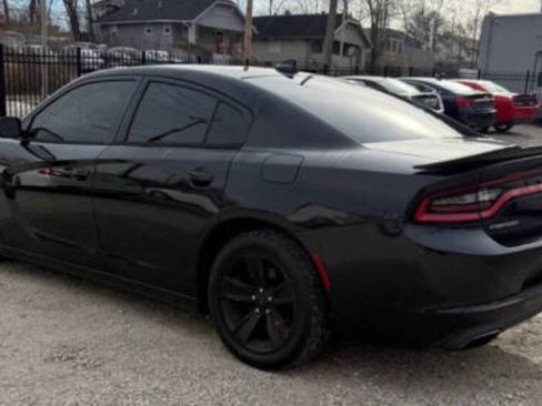 Used 2015 Dodge Charger SXT image 4